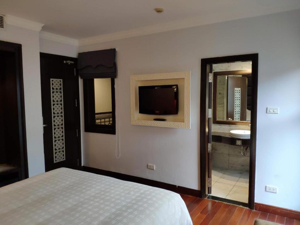 Church Boutique Hotel Hang Trong Hanoi Exterior photo