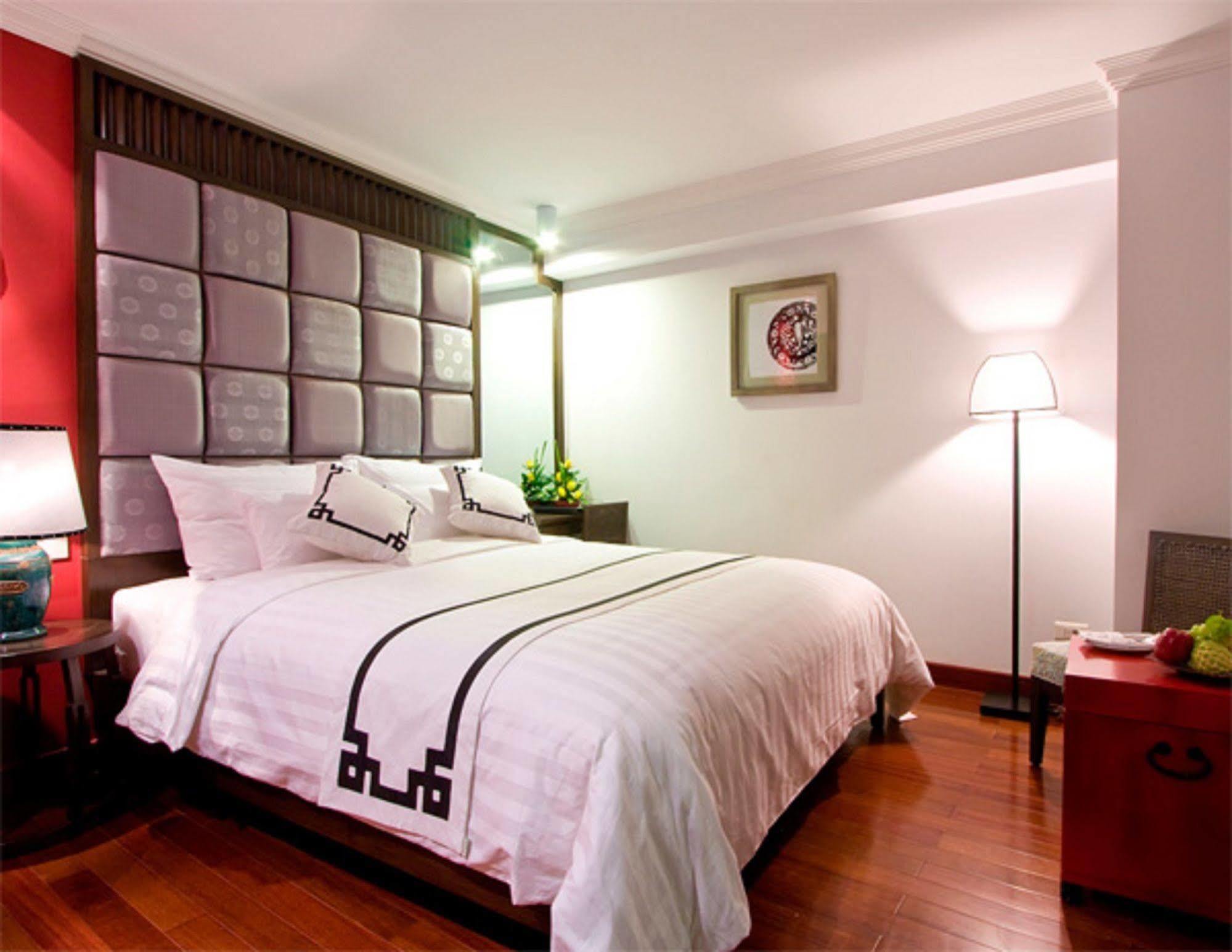 Church Boutique Hotel Hang Trong Hanoi Room photo